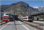 In Martigny wartet der TMR Region Alpes RABe 525 039 auf die Abfahrt nach Le Châble, während auf Gleis 3 ein Region Alpes Domino auf dem Weg nach Brig ist.