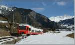 Der MO (TMR/Region Alps) RABe 527 513 kurz nach Etiez auf der Fahrt als Regionalzug 26121 nach Martigny.