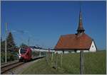 Auf dem Weg von Fribourg nach Bulle fährt der TPF RABe 527 195 an der hübschen Chappelle de Vaulruz vorbei. 

19. Mai 2020
