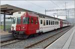 Der TPF RBDe 567 173 wartet in Ins auf die Weiterfahrt nach Neuchâtel.