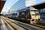 Der RBDe 560 242  Fondue  mit dem RBDe 560 235  ChocolatExpress  am 30.9.25 im Bahnhof Bern.