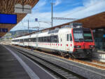 TPF 560 236 steht mit dem RE 3 nach Schmitten in Bulle, 29.08.2026.