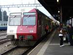 Triebwagen RBDe 4/4 567 316-5 im Bahnhof von Fribourg am 16.12.2006