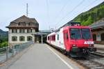 Der Travys Domino mit dem RBDe 560 385-7  Lac de Joux  steht als R 4217 abfahrbereit in Vallorbe. Der Pendel verkehrt zurzeit  verkehrt , also Triebwagen Seite Le Brassus, 06.05.2014. 