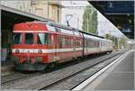Der RVT RBDe 567 135 wartet in Neuchâtel mit seinem Regionalzug  auf die Abfahrt.