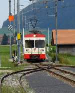 Triebwagen BDe 4/4 8 bei der einfahrt in den Bahnhof von La Sagne am 30.07.2006