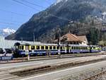 BOB ABt 414 mit einem B und ABt Gelenksteuerwagen 431 am 2.4.20 beim Bahnhof Zweilütschinen abgestellt.