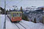 Der BLM Be 4/4 31 (ex. Bipperlisi) verlässt Mürren in Richtung Grütschalp; eindrücklich ist der Blick in die Schlucht, das Lauterbrunnental rechts im Bild. 

16. Januar 2024