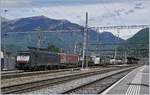 Die ES 64 F4 095 (BR 198) ist an SBB Cargo International vermietet und als  Re 474  mit einem Güterzug in Giubiasoc in Richtung Luino unterwegs.