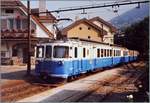 Der MOB ABDe 8/8 4003 BERN mit einem Regionalzug beim Halt in Fontanivent.