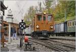  La DER de la Saison!  (Saisonabschlussfeier der Blonay-Chamby Bahn 2018) - Die Bernina Bahn RhB Ge 4/4 81 der Blonay-Chamby Bahn rangiert mit mit einem Reisezug in Chaulin.