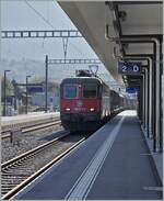 Schatten und Gegenlicht waren nicht gerade hilfreich; aber irgendwie entstand durch die Fotografie gegen die Regeln doch noch ein interessantes Bild...