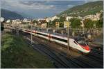 Der EC 35 geführt mit zwei RABe 503 (ETR 610) bei der Durchfahrt in Sierre im westlichen Bahnhofskopf.