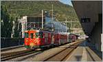 Der MGB Deh 4/4  52  Tujetsch/Sedrun  verlässt mit seinem Regionalzug 218 von Zermatt nach Brig den Bahnhof von Visp.