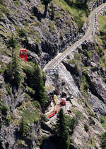 Im Endbahnhof Pied du Barrage (1812 müM) fährt die kleine Lok ans andere Ende des Zuges, um sich für die Rückfahrt nach Les Montuires bereit zu machen.