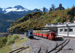 Bahnhof Les Montuires (1821 müM) mit dem Panoramic Train, der nach dem Umsetzen der Lok die Touristen zur Staumauer des Lac d'Emosson bringt.