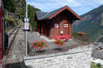 Was für eine Lage für ein Bahnhofgebäude! Die Haltestelle Le Trétien zwischen Finhaut und Martigny liegt direkt am Hang. Martigny, 25.8.2025