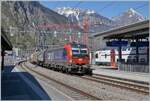 Die von SBB Cargo angemietete 193 075 fährt mit einem Güterzug durch den Bahnhof von Martigny.

9. April 2026
