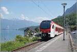 Neben dem Blick auf den Region Alpes RABe 533 702 (RABe 94 85 0 533 702-2 CH RA) der als R91 6118 von Brig in St-Gingolph angekommen ist (14:06) und als R91 6123 nach Brig zur�ckfahren wird (ab 14:51)