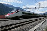 Ein RABe 503 als EC nach Milano, am 15.5.2016 kurz vor Visp.