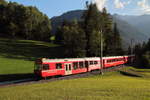 Steuerwagen vorraus verlässt R1848 (Filisur - Davos Platz) das kleine Dorf an der Albulastrecke.