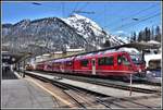 R4648 mit ABe 8/12 3502 nach St.Moritz ist in Pontresina eingetroffen.