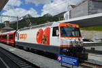 Die Ge 4/4 III 641  Maienfeld  mit der Werbung von Coop wartet auf die Abfahrt mit dem IR nach Chur in St.Moritz