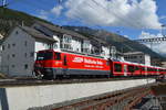 Die Ge 4/4 III 644  Savognin  bei der Ausfahrt aus dem Bahnhof Samedan mit dem IR nach St.Moritz