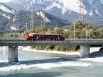RhB Jubilum 100 Jahre Albulalinie,Der  Rote Pfeil  RAe 2/4 1001 der SBB Historic auf der Rckfahrt von Chur nach Bern auf der Rheinbrcke bei Bad Ragaz am Abend des 29.06.03