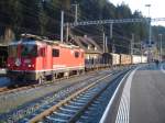 Diese E-Lok.620 der Rhtischen Bahn(Rhb) stand am 17.04.07 in Reichenau-Tamins auf dem Nebengleis, da sie einen RE-zug vorbei lassen musste.