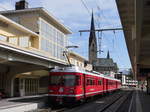 RE 1026 mit Be 4/4 511 am Zugende nach Klosters Platz kurz vor Abfahrt in Davos, 11.06.2019
