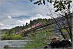RE1741 nach Disentis/Mustér mit Ge 4/4 II 630  Trun  auf der alten Hinterrheinbrücke bei Reichenau-Tamins.
