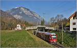 S2 1561 nach Thusis mit ABe 4/16 3104 beim Weiler Campagna zwischen Reichenau-Tamins und Bonaduz.