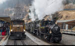 RhB Winterdampf am 18. März 2017: G 3/4 11  Heidi  leistet den G 4/5 108 und 107 auf der Albulalinie Vorspann. In Bergün legte der Dampfzug eine längere Pause ein, wo vor der Weiterfahrt Wasser getankt wurde. Auf Gleis 2 ist soeben das Krokodil Ge 6/6 415 mit dem Löschwagen WN 9862 eingetroffen, den es aber bei dem herrschenden Wetter kaum gebraucht haben dürfte.