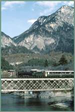 G 4/5 107 berquert die Hinterrheinbrcke bei Reichenau-Tamins. (Archiv 11/82)