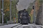 Dampfextrazug 9822 nach Davos Platz fährt zur Kreuzung mit einem Regionalzug auf Gleis 1 in Wiesen ein. (22.11.2019)