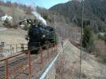 RhB,No.107 beim Wassernehmen ab Hydrant am 17.03.02 in Filisur