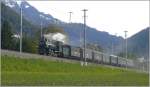 9259 mit Lok G 4/5 107 bei Chur Wiesental. Am Churer Joch hngt schon der Schnee herunter. (05.10.2008)