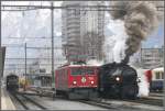 Ge 6/6 II 703  St.Moritz  macht sich aus dem Staub, um ihrer lteren Schwester Ge 6/6 I Platz zu machen, die den Wasserwagen im Hintergrund bernehmen muss.