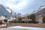 Im Dorf Bever dampft die Rhb Schmalspurdampflokomotive G 3/4 Heidi anlässlich Ihrer zweiten Jungfernfahrt als Oeler mit den Helfern des Lok 11 Club 1889 vorüber.Aufnahme vom Morgen des 2.4.2016