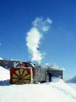 Xrot d 9213 am 08.02.1997 in Ospizio Bernina - Bernina-Dampfschneeschleuder selbstfahrend - Baujahr 1911 - SLM - Dienstgewicht 63,5t - LP 13,67 - V 35Km/h - Schleudern bis 12 km/h - 1=21.01.1991 -