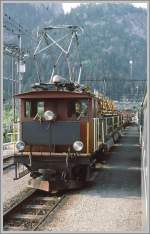 Ein Te 2/2 beim rangieren von Schotterwagen in Thusis.