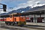 Ge 3/3 214 in Landquart. Im Hintergrund der Haldensteiner Calanda 2806m. (04.04.2018)