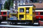 RhB - Xm 2/2 9912 II am 20.06.1999 in Davos Platz - Fahrleitungstriebwagen 2-achsig - bernahme 17.12.1962 - RACO1633/SLM/RhB - Gewicht 12,00t - LP 5,06m - zulssige Geschwindigkeit 4/8/17/30/60geschleppt km/h - 3=05.06.1990 1=27.01.1999 - RhB-Loge in rhtoromanisch.
