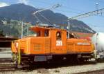 RhB - Gem 2/4 211 am 06.09.1996 in LANDQUART - ZWEIKRAFT-RANGIERLOK fr Chur- Baujahr 1912 - SLM2257/BBC724/SAAS/RhB - in Betriebnahme 25.01.1913 - Gewicht 33,00t - 230 KW elektrisch / 170 KW Diesel - LP 8,70m - zulssige Geschwindigkeit 55 km/h. Mutation: ex Ge 2/4 202 - 01.02.1943 Gea 2/4 211 - 26.01.1967 Ge 2/4 211 - 5/2002 Abbruch. Hinweis: Lok in letzter Lackierung vor Abbruch. Einsatz in Chur speziell Rangierfahrten Stammnetz/Arosabahn wegen 3 Stromarten 11/15KV~ und 2400 V =Strom.
