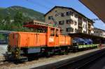 Ge 3/3 214 wartet mit einem Autotransportwagen fr Thusis auf den Schnellzug nach Chur. (Aufnahme 11.07.2010)