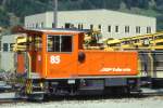 RhB - Tmf 2/2 85 am 09.06.1993 in Zernez - Strkerer Dieselmotor-Stationstraktor - bernahme: 15.05.1991 - RACO1986/Cummins - 331KW - Gewicht 24,00t - LP 7,50m - zulssige Geschwindigkeit