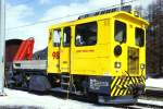 RhB - Tm 2/2 98 am 07.103.1999 in Zernez - Baudienst-Diesel-Traktor mit Kran - bernahme 01.09.1999 - WINDHOFF/Cummins - 336KW - Fahrzeuggewicht 22,00t - Ladegewicht 2,00t - LP 8,79m - zulssige