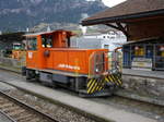 RhB - Rangierlok Tmf 2/2 87 im Bahnhof von Ilanz am 25.11.2016 .. Standort des Fotografen im Zug nach Chur