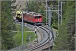 Löschzug mit Ge 6/6 II 701  Raetia  und WN9862 warten vor dem Einfahrsignal von Wiesen. Im Vordergrund ist auch die funktionslose Hypsche Wendescheibe zu sehen. (13.05.2018)